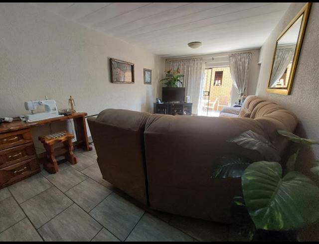 2 BEDROOM APARTMENT FOR SALE IN PRETORIA GARDENS